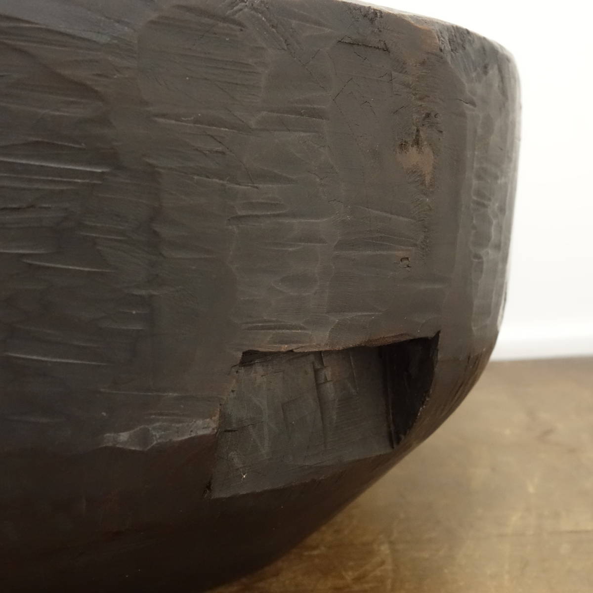 アフリカ民藝 くり抜き こね鉢 直径37cm 重さ7.4kg / 重量感あります