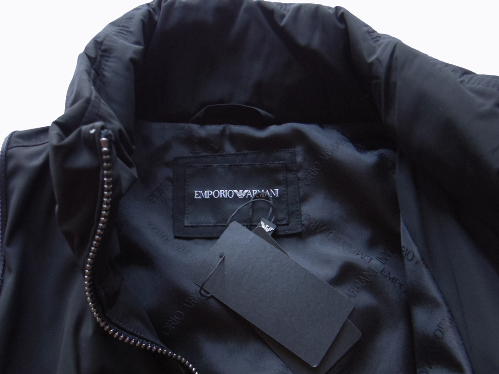 新品【EMPORIO ARMANI/アルマーニ】▼【背にロゴ入】便利な収納フード付属▼ブラック黒▼通年見込める立襟ブルゾン▼L EMPORIO ARMANI HOODIE COFT&frasl;パーカー&frasl;スウェット&frasl;ジップアップ&frasl;フーディー&frasl;ロゴ&frasl;エンポリオ EXTENDED M