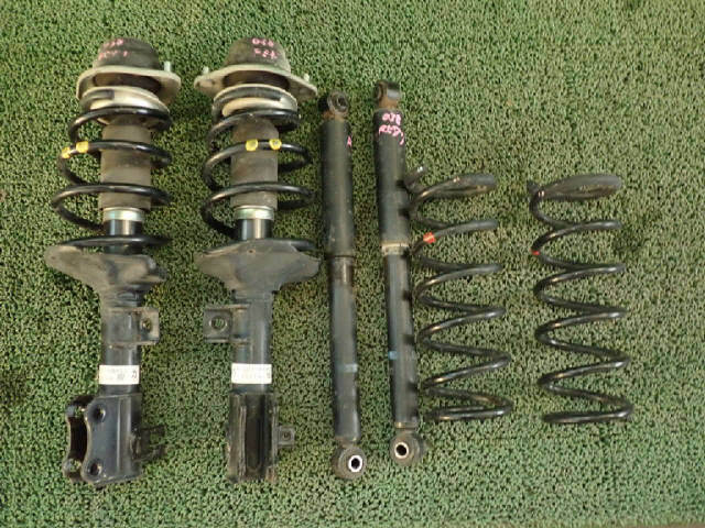 エブリィ スズキ DA64V EBD-DA64V -da64v エブリイワゴン（スズキ）の価格 DA64V　エブリ　ショックアブソーバー １台分　中古　ジャンク品