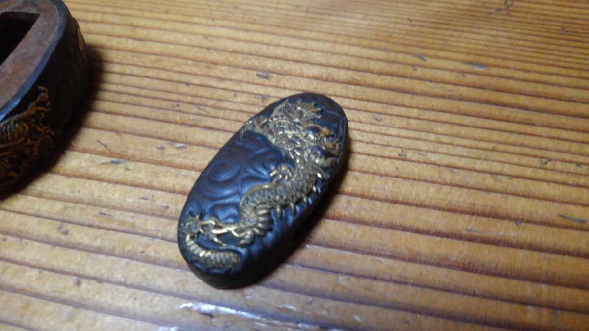 名品 名作 江戸期金工作 揃い目貫 銘 恒永 赤銅地四分一金銀象嵌