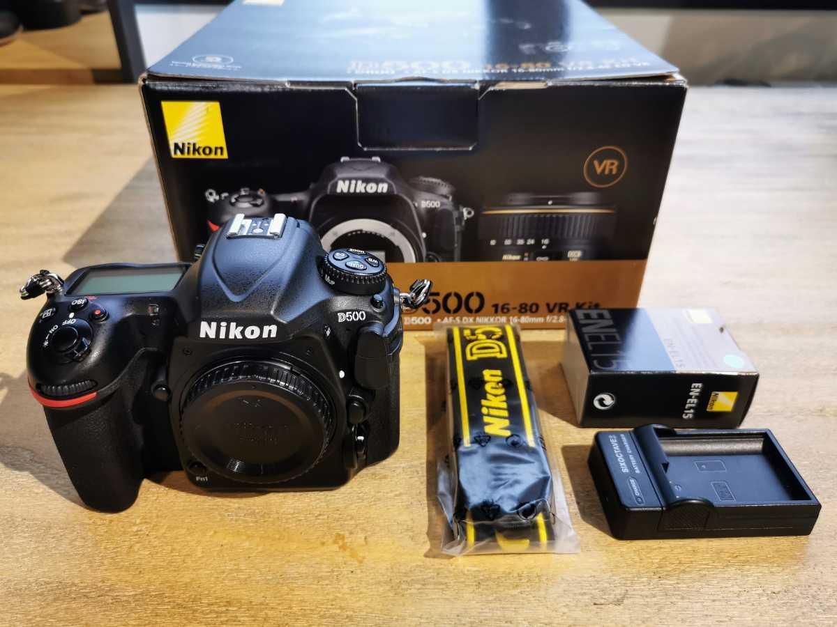 良品 Nikon D500 ボディ 元箱あり 良品！ Nikon ニコン D500 ボディ 元箱付き