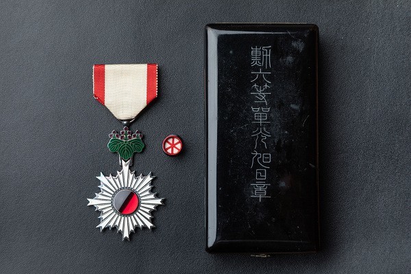 勲六等旭日章 日本軍 勲章 勲六等単光旭日章／勲章 功労章 記念章 有功