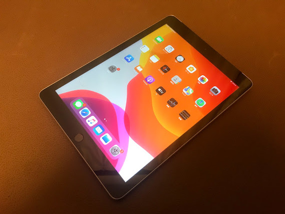 1円～ au iPad 第6世代 Wi-Fi+Cellular 32GB シルバー MR6N2J/A 中古品