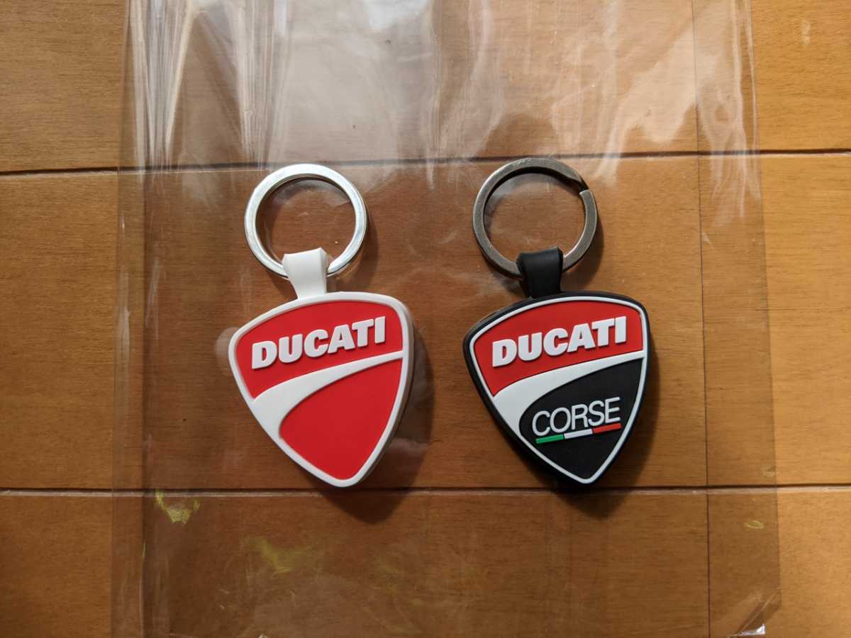 DUCATI ドゥカティ 正規品キーホルダー2個セット