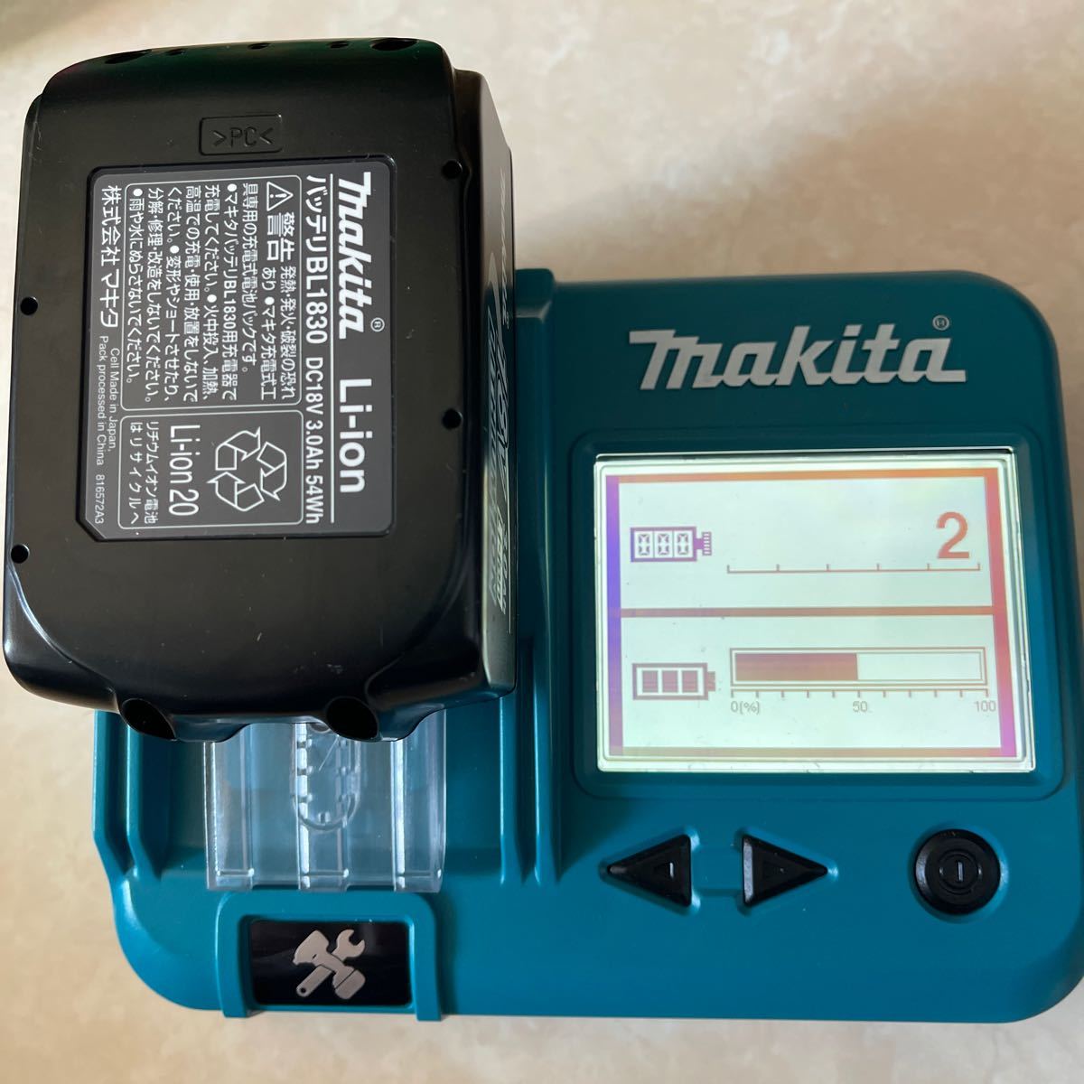 マキタ 24mm 18V | 充電式ハンマドリル18V 24mm&frasl;ハツリ可 SDS+ 24mm充電式ハンマドリルHR242DRFX&frasl;DZK 2011.12月新製品 HR242D 「hr242d」の落札相場・落札価格 - Yahoo!オークション 充電式ハンマドリル Makita 24mmの通販