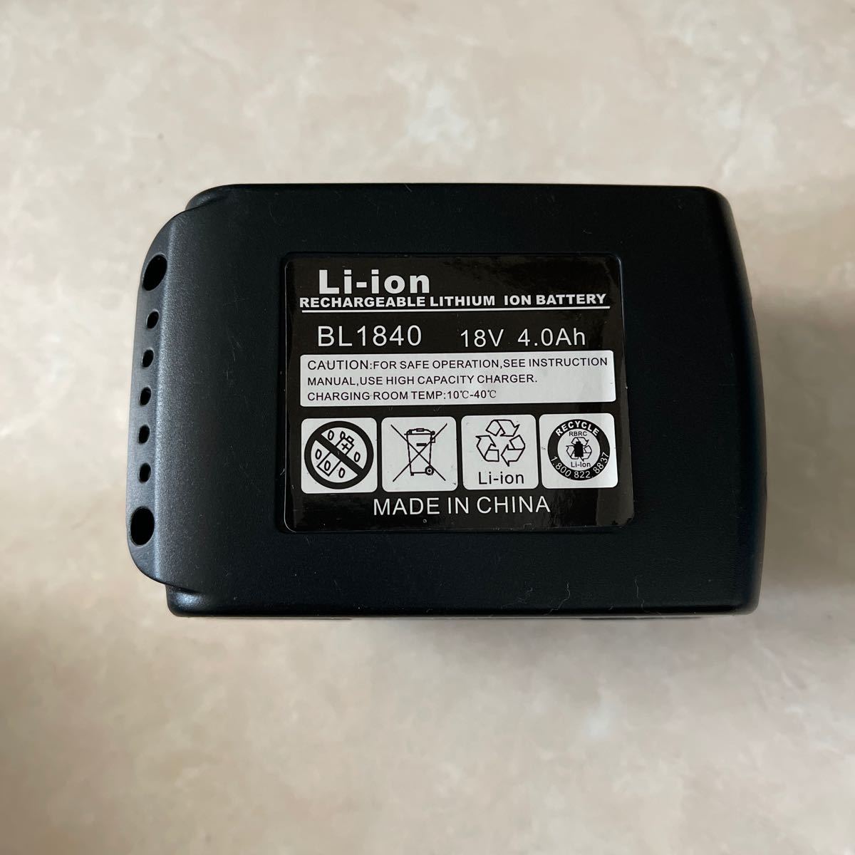 マキタ 24mm 18V | 充電式ハンマドリル18V 24mm&frasl;ハツリ可 SDS+ 24mm充電式ハンマドリルHR242DRFX&frasl;DZK 2011.12月新製品 HR242D 「hr242d」の落札相場・落札価格 - Yahoo!オークション 充電式ハンマドリル Makita 24mmの通販