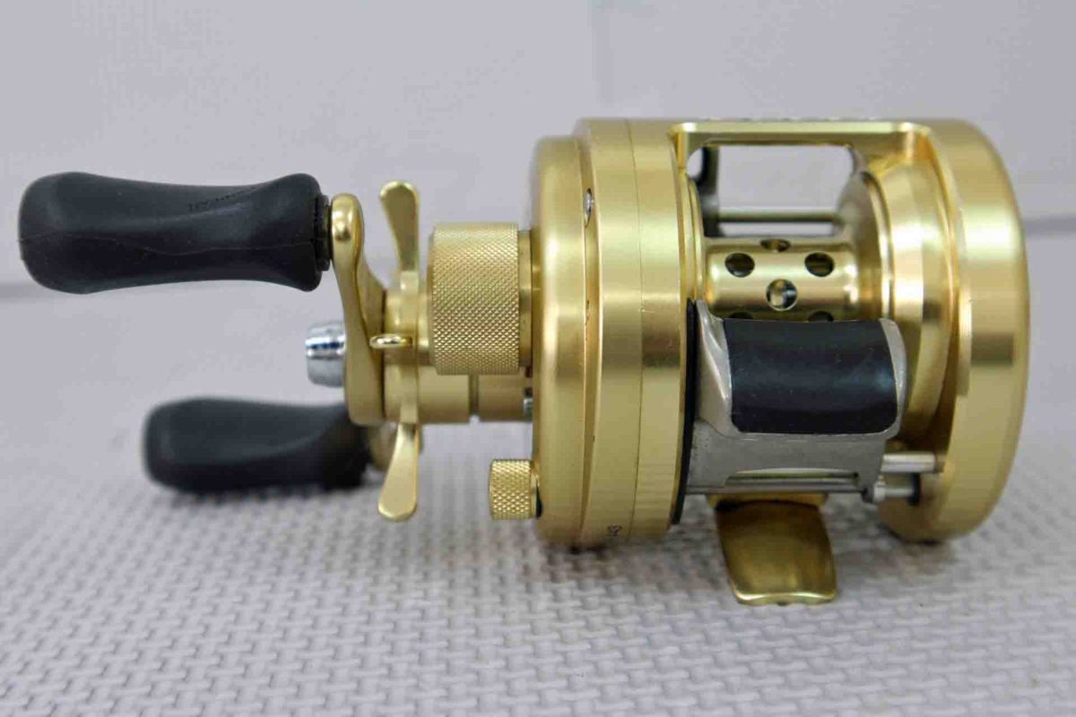 品 シマノ カルカッタ コンクエスト101 左 リール シマノ 売買されたオークション情報 Yahooの商品情報をアーカイブ公開 オークファン Aucfan Com