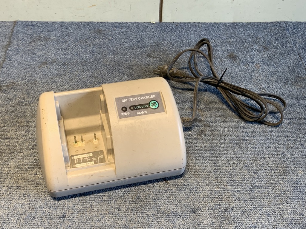 セール定価 (A2225) SANYO 電動自転車 充電器 CY-PAA4