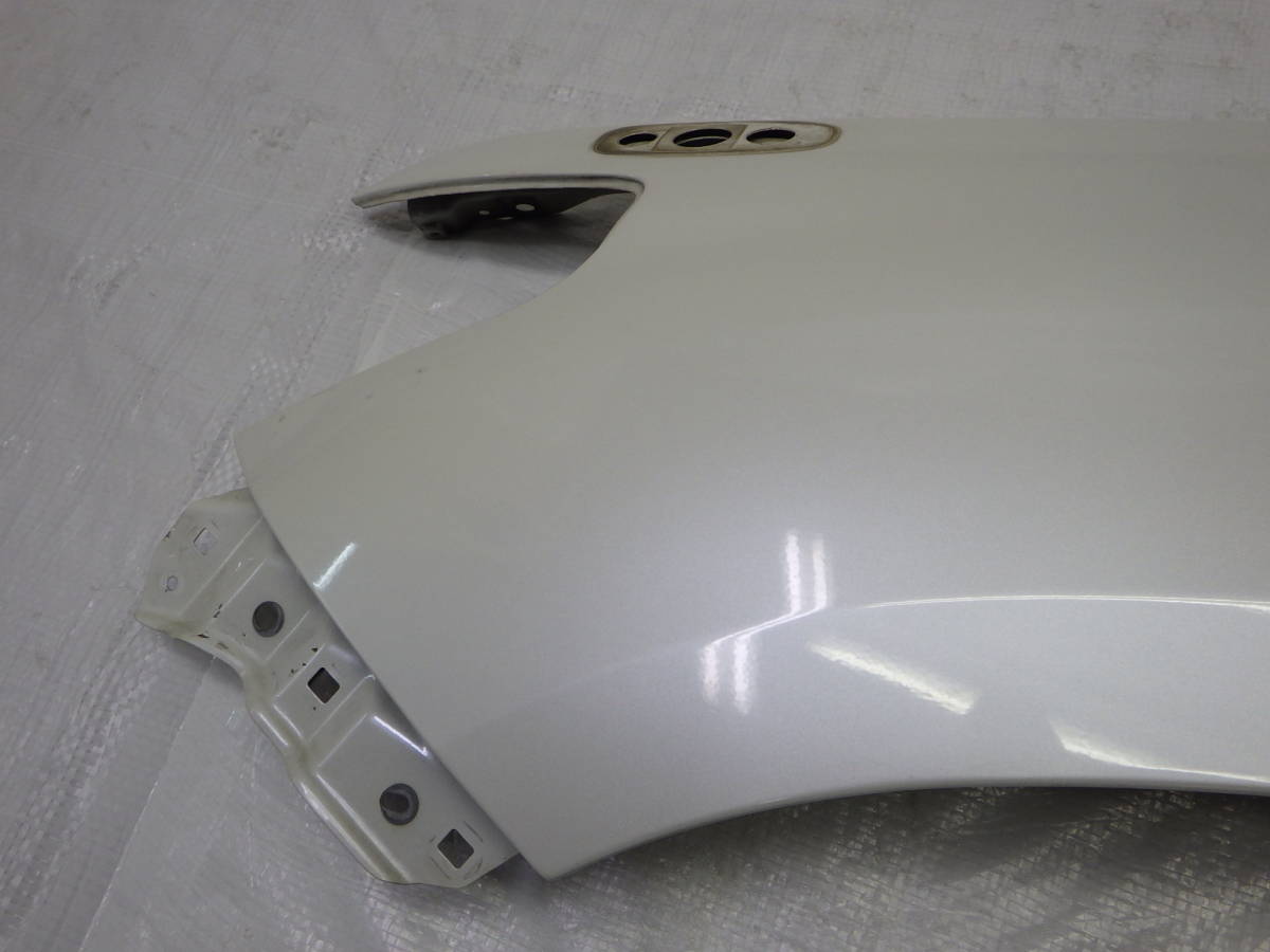 ランドクルーザー URJ202W 右フロントフェンダー ランドクルーザー URJ202W 右フロントフェンダー UZJ200W URJ202W前期