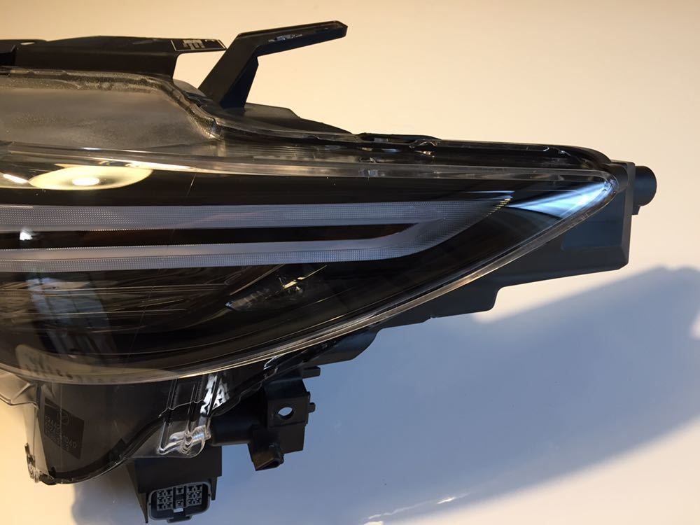 お得，新作登場 マツダCX-8、CX-5共通 左ヘッドライト中古LED割れ