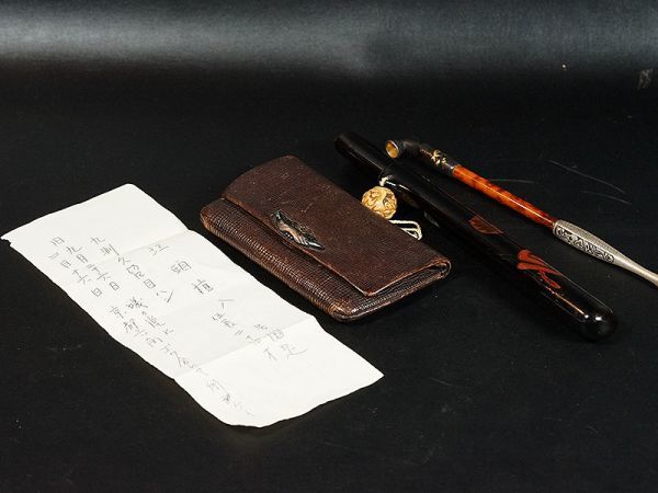 煙管 煙管筒 刻み煙草入れ セット 骨董品 喫煙具 当時物 緒締玉付き 50A37◇時代 煙管筒と煙草入れ 緒締玉◇煙管・キセル・喫煙具・根付