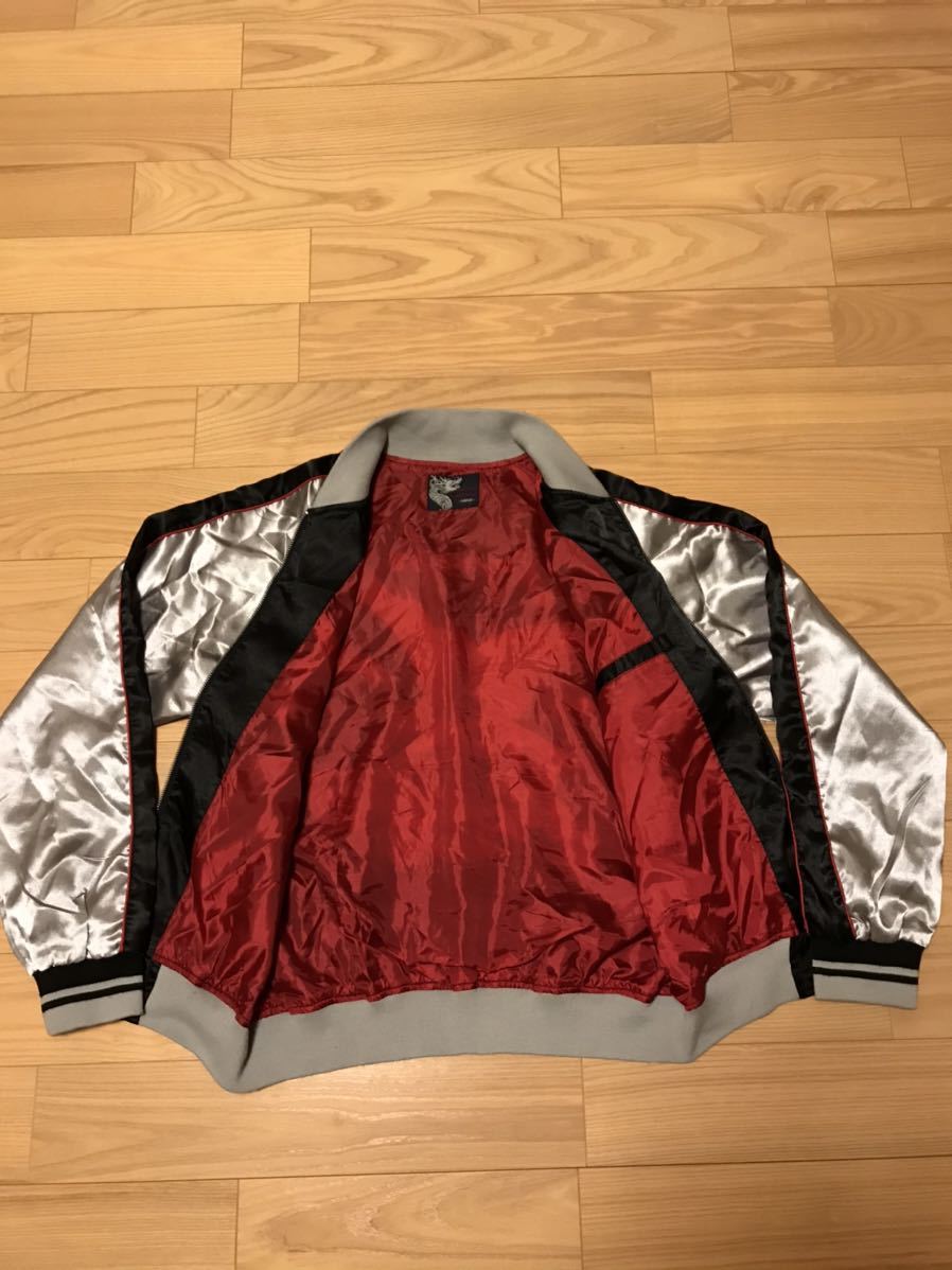 良品☆ブランド不明/Japanese pattern Embroidery スカジャン L 背面