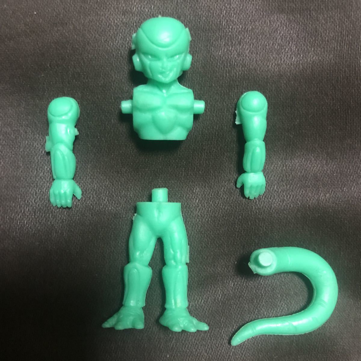 ドラゴンボール消しゴム パート12 フリーザ第3変身形態 緑 切断尻尾無し ドラゴンボール 売買されたオークション情報 Yahooの商品情報をアーカイブ公開 オークファン Aucfan Com