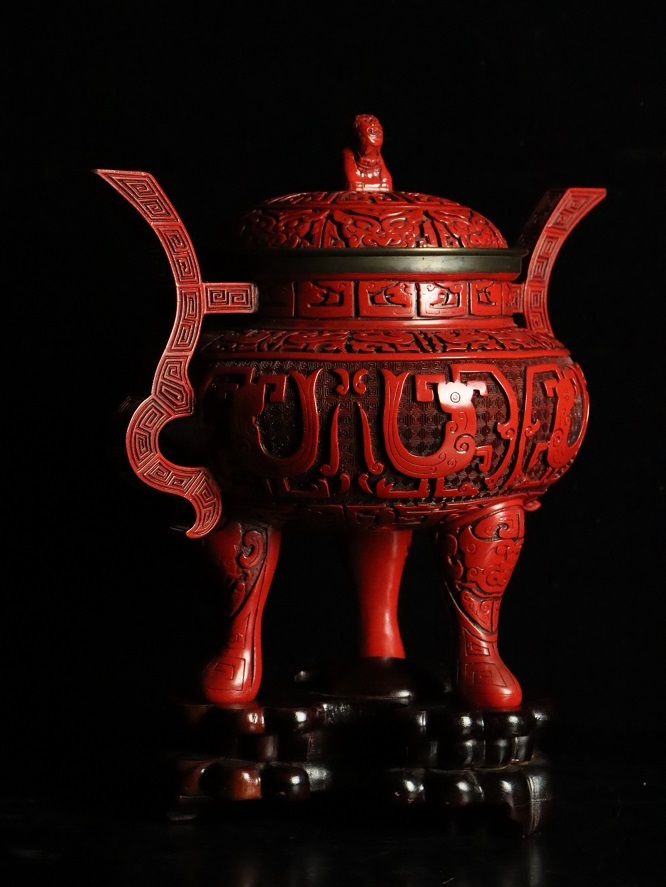 縁】中国美術 饕餮文三つ足堆朱香炉 獅子摘蓋 特大36cm 唐木台付 中国