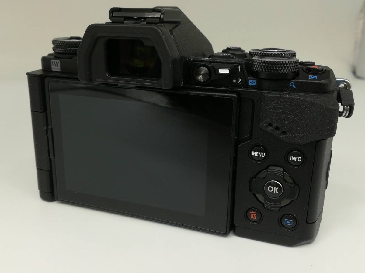 じゃんぱら大阪本店】OLYMPUS OM-D E-M5 Mark II ボディー ブラック