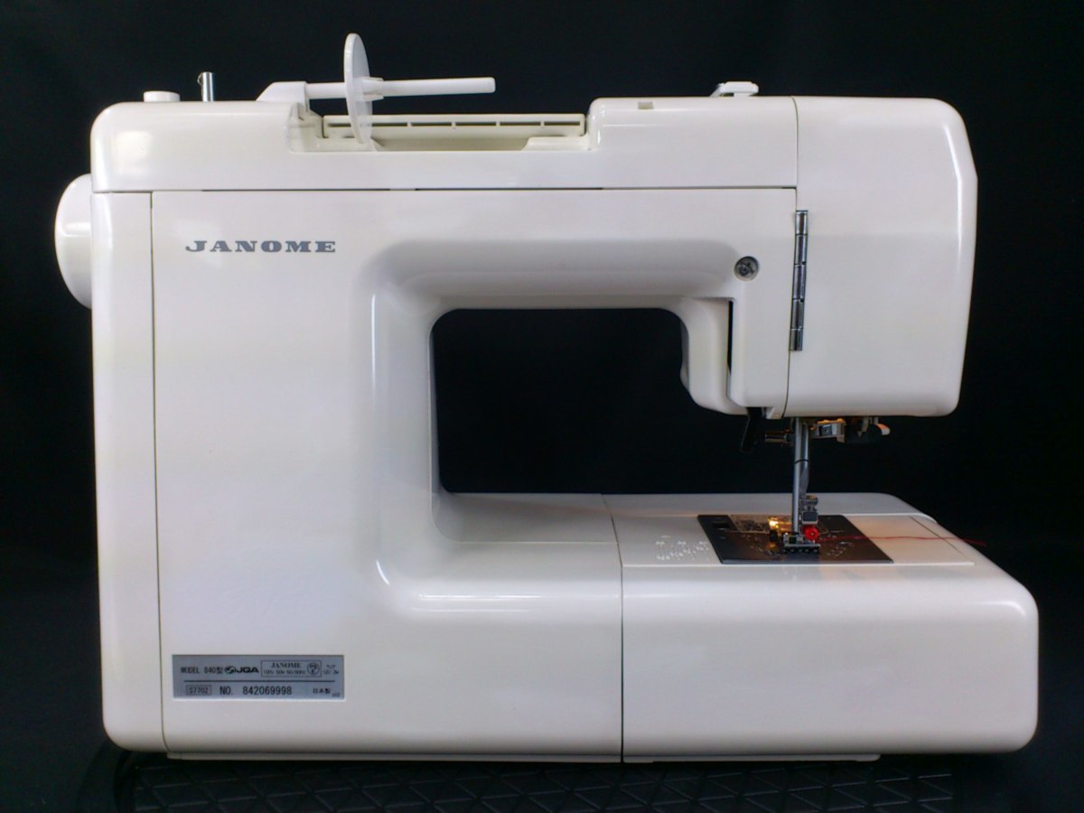 JANOME コンピューターミシン S7702 ホワイト（自動糸調子、文字縫い  
