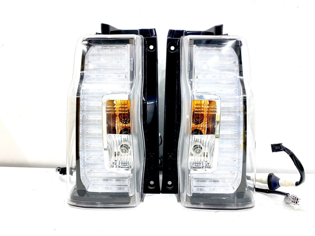 アクア NHP10 トヨタ 前期 右テールランプ LED 右 純正 STANLEY