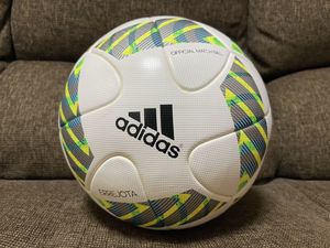 サッカーボール アディダスのYahoo!オークション(旧ヤフオク!)の相場
