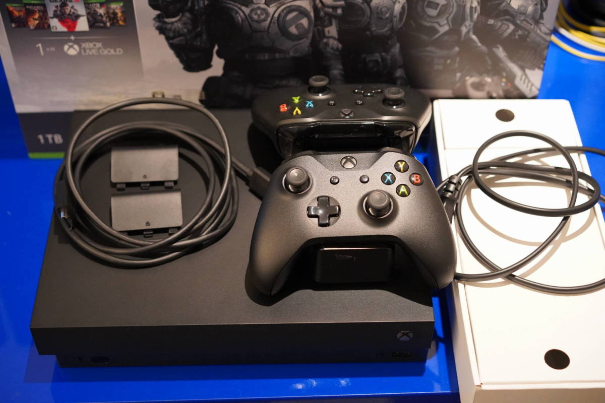 X BOX ONE X コントローラー2つ＋充電器(Xbox One本体)｜売買された 