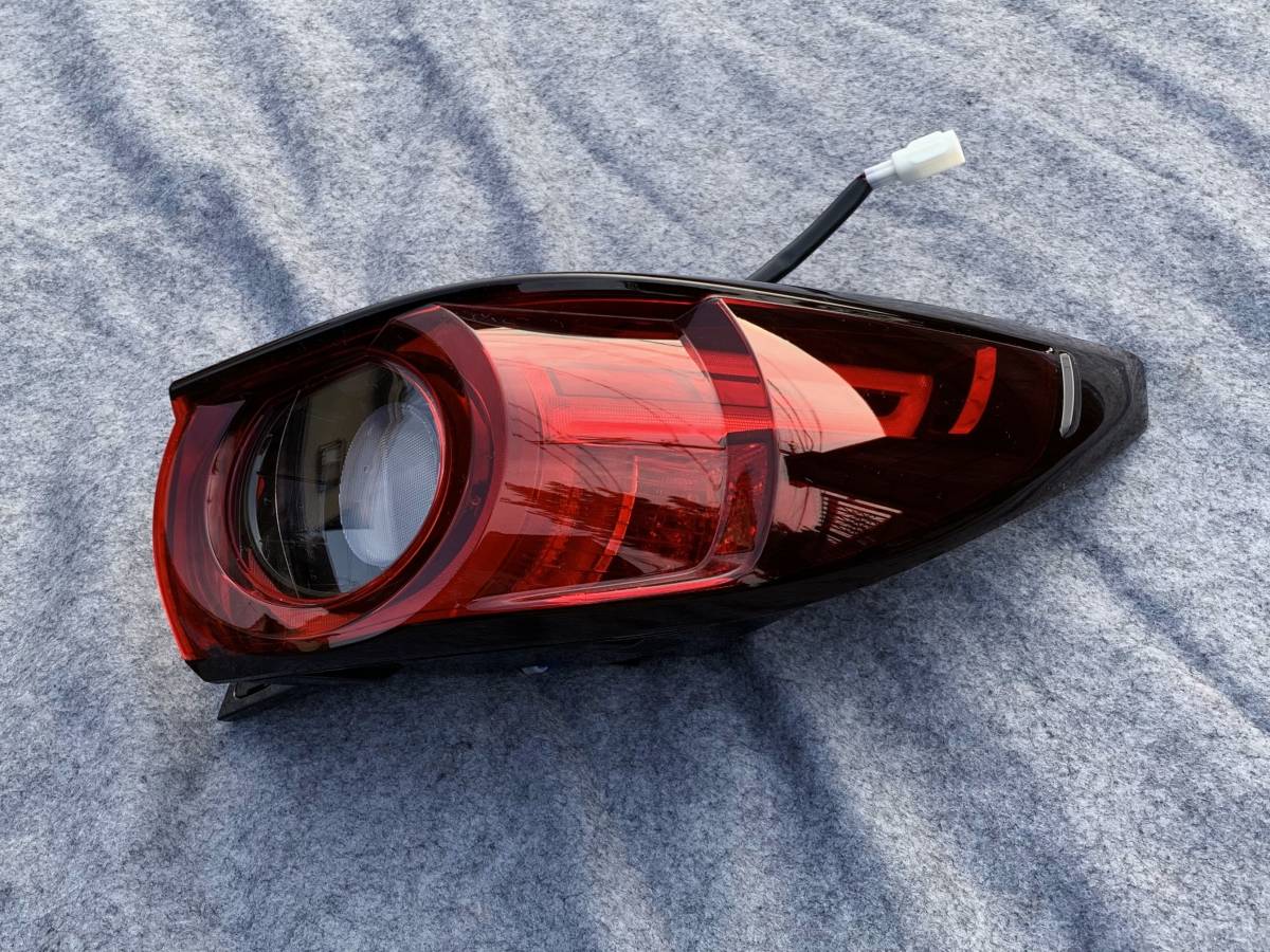 CX-5 KF系■純正 LED テールランプ 右外側 美中古品 R 運転席側 右側 テールライト (KFEP/KF2P/KF5P) CX-5 マツダ 右 17-21y KF系 KE前期純正テールランプ一式