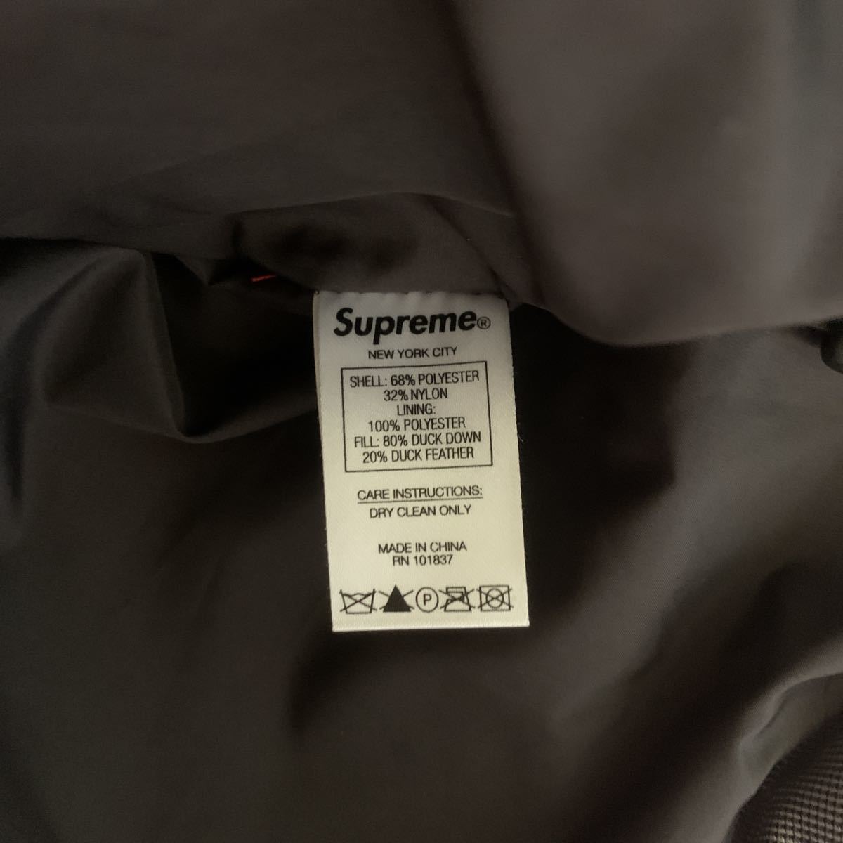 美品 中古 SUPREME Iridescent Puffy Jacket シルバー ダウン 美品 中古 SUPREME Iridescent Puffy Jacket シルバー ダウン
