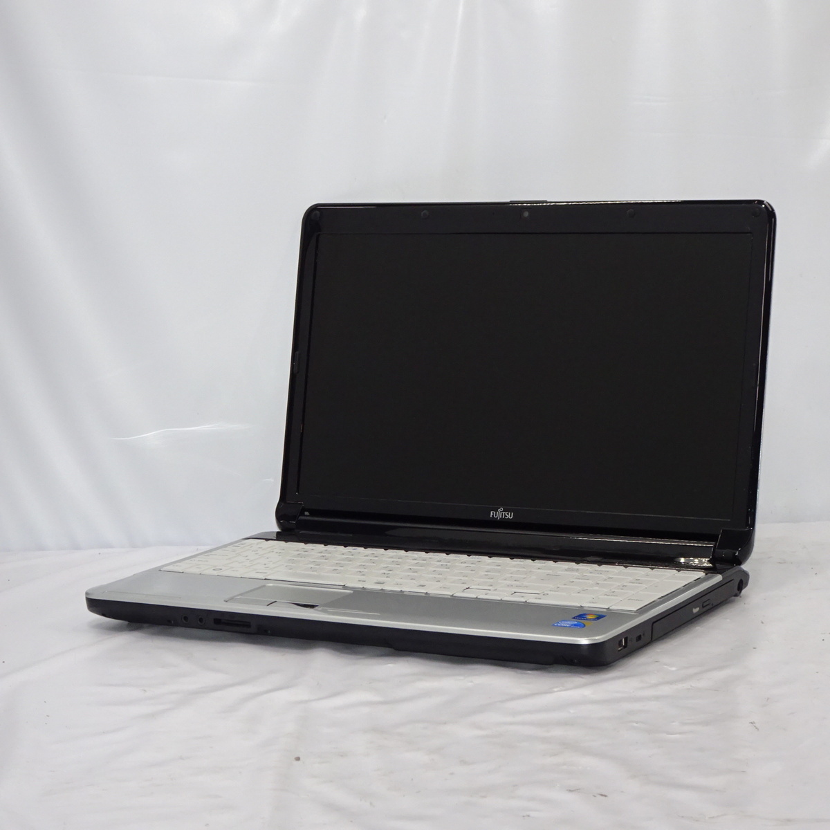 FUJITSU LIFEBOOK AH530/3B Core i3 M 370 2.4GHz/4GB/640GB/DVDRW/OS