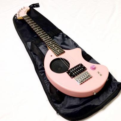  ZO-3改 ディストーション搭載 FERNANDES フェルナンデス ポータブルギター キッズギター ミニギター ピンク 子供用(フェルナンデス)｜売買されたオークション情報、yahooの商品情報をアーカイブ 本体