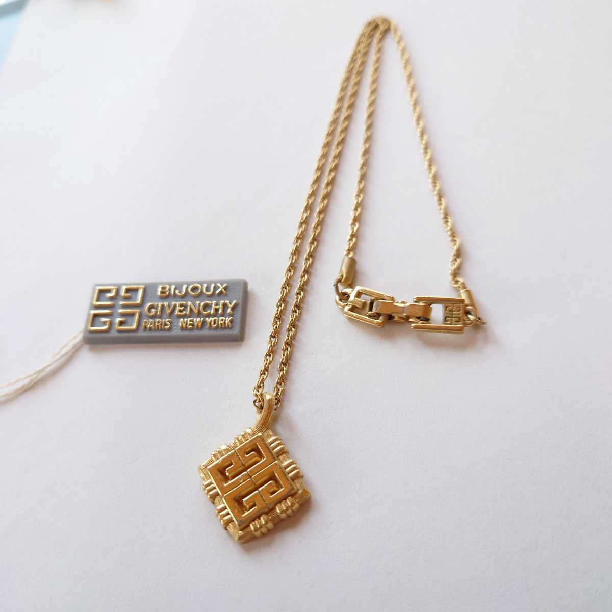 GIVENCHY ジバンシィ ネックレス Gロゴ スクリューチェーン ゴールド 
