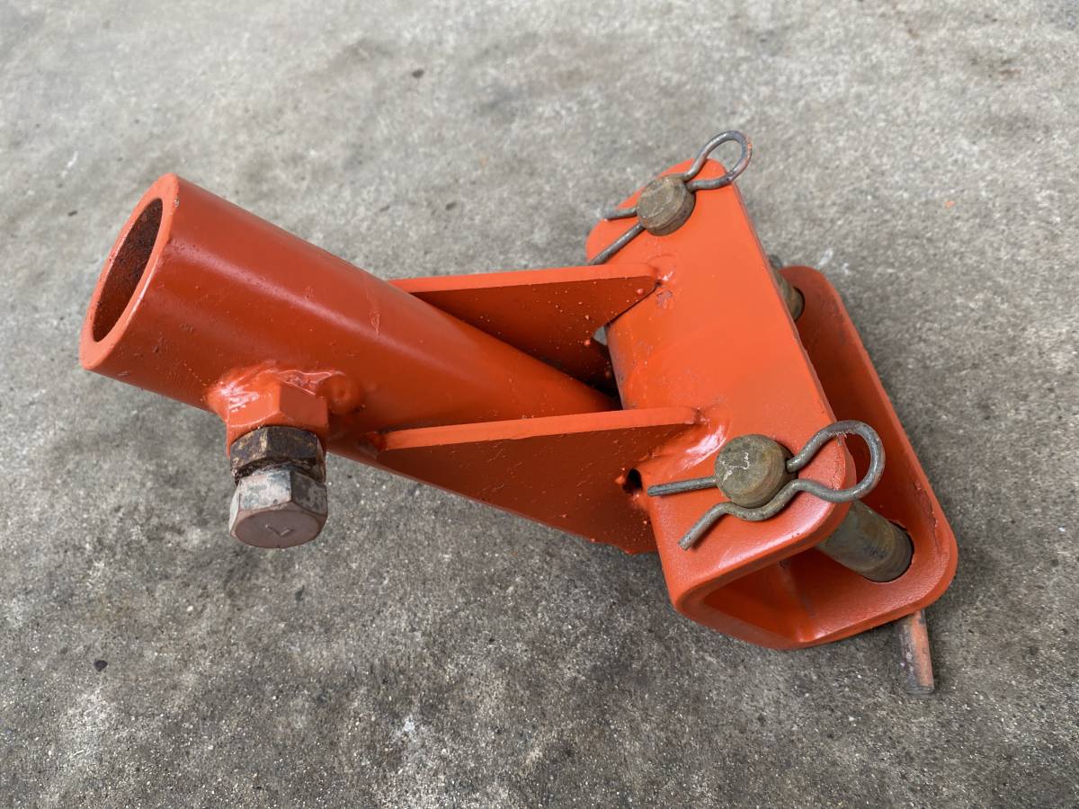 クボタ 中古 培土器金具 トラクターパーツ 培土ヒッチ 取付金具 ブラケット クボタトラクターL2201DTより取り外し_2