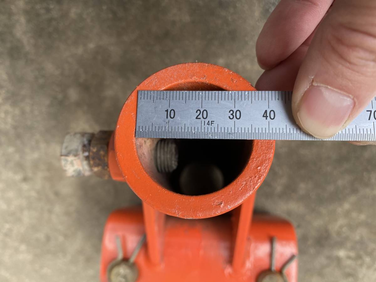 クボタ 中古 培土器金具 トラクターパーツ 培土ヒッチ 取付金具 ブラケット クボタトラクターL2201DTより取り外し_3