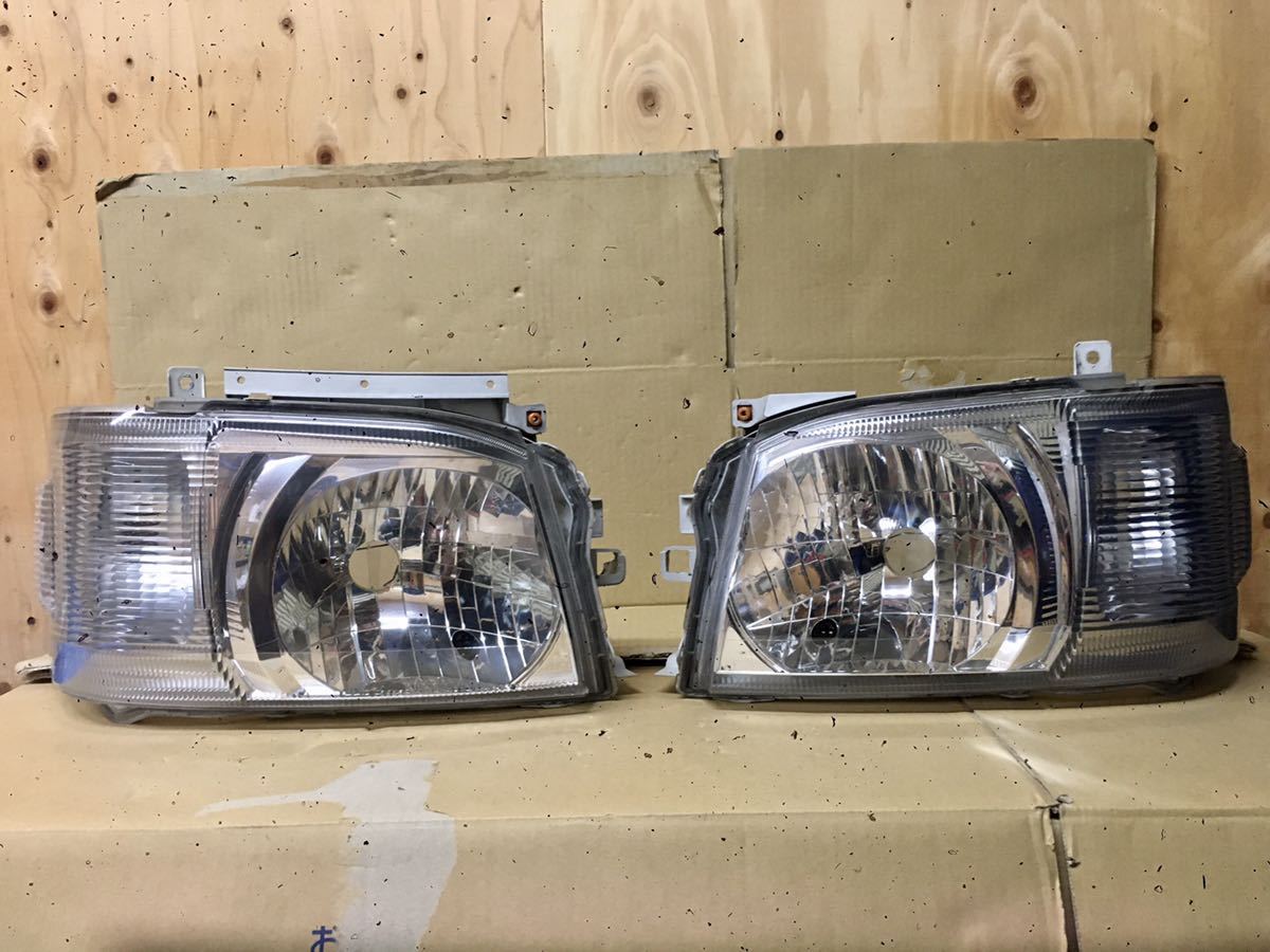 200系 ハイエース レジアスエース 純正 LED ヘッドライト ダーク