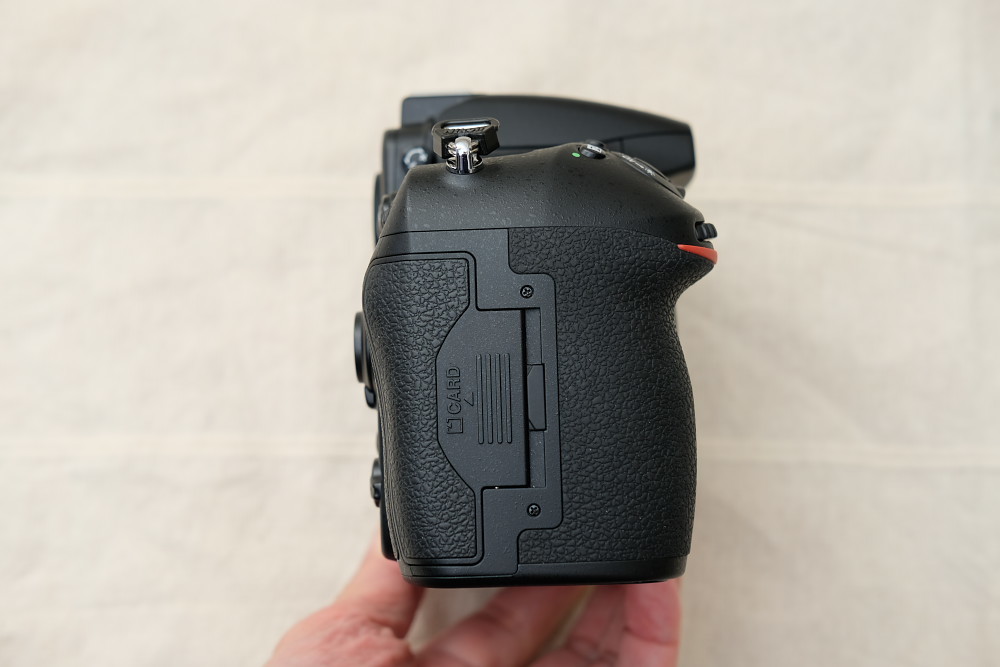 NIKON ニコン　D810 ボディ＋グリップMB-D12【ショット数1万9千回台　中古良品】_4