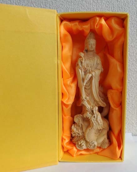 珍蔵品 龍乗観音 観音像 木製 17cm 箱付き 木彫り 縁起物 開運