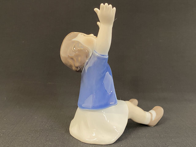 ロイヤルコペンハーゲン ☆ 「両手をあげる少女」 ☆ フィギュリン 高
