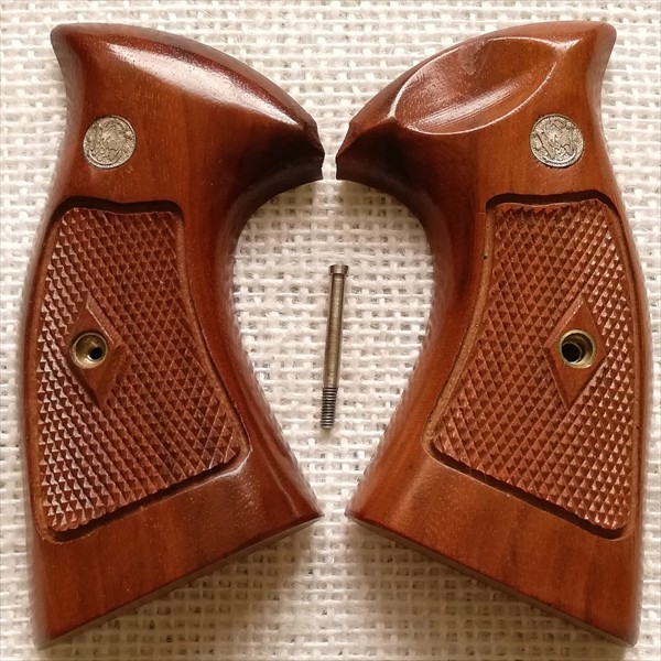 S&W社純正 50～60年代 M19他、Kフレーム用 スクエアバット ダイアモンド ターゲット 木製グリップ