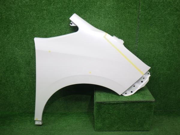 中古 ZRR80/ZRR85/ZWR80 ノア/エスクァイア 純正 右フェンダ N53830 ノア⁄エスクァイア 80系 右フェンダー ZRR80G⁄ZRR85G⁄ZWR80G
