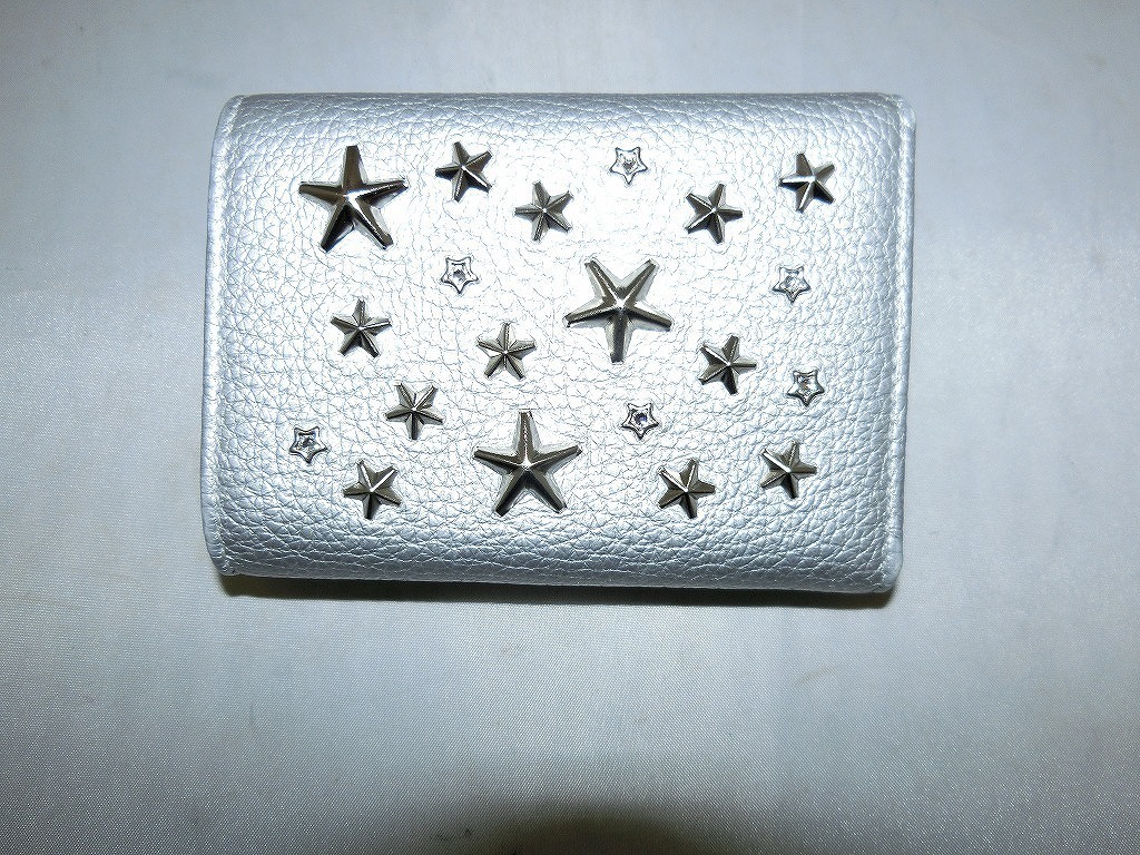 期間限定セール ジミーチュウ Jimmy Choo スタースタッズ付き Moonstone スモールウォレット Silver Nemogij ジミーチュウ 売買されたオークション情報 Yahooの商品情報をアーカイブ公開 オークファン Aucfan Com