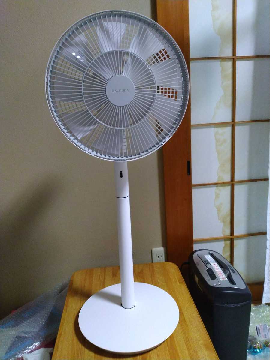 【大人気，人気セール】 BALMUDA バルミューダ The GreenFan 家庭用扇風機 EGF-1600-WG ホワイト&times;グレー グリーンファン 展示品 メーカー保証残有り(扇風機)｜売買されたオークション情報、yahooの商品情報をアーカイブ公 扇風機