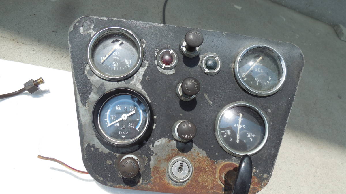 トライアンフ　TR3A　1960年？のメーターパネルです。　動作は未確認です。　当時もの　１円スタートの売り切り！　　旧車　英国車