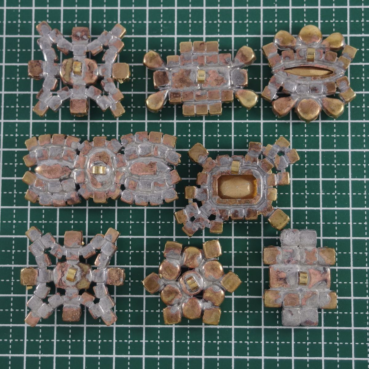C4328◆ 8個 美しいヴィンテージボタン ◆ チェコ産 ガラス ラインストーン ◆ ハンドメイド * 手芸 ◆