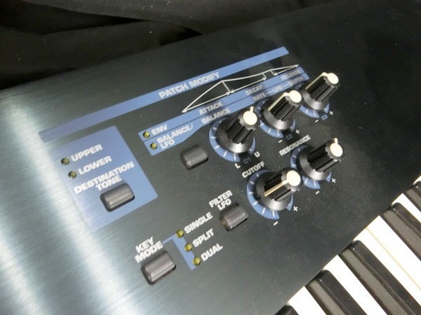 1000円スタート シンセサイザー Roland JUNO-D CV31051 通電確認済み