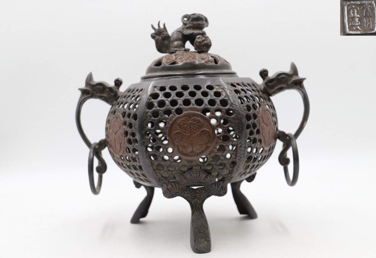 大明宣徳年製　古銅　唐銅　獅子蓋双耳　草花紋三足香炉 新作，正規品 大明宣徳 銘 銅製 獅子摘梅花透文蓋 獣耳