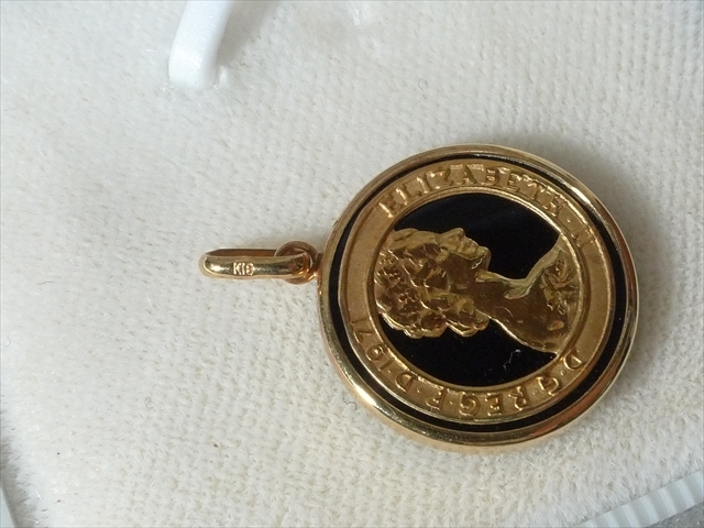 K18/エリザベス2世 1971 モチーフ「オニキスペンダントトップ」○計1