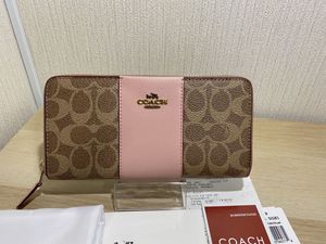 コーチ シグネチャー 財布 ピンクのヤフオク の相場 価格を見る ヤフオク のコーチ シグネチャー 財布 ピンク のオークション売買情報は75件が掲載されています