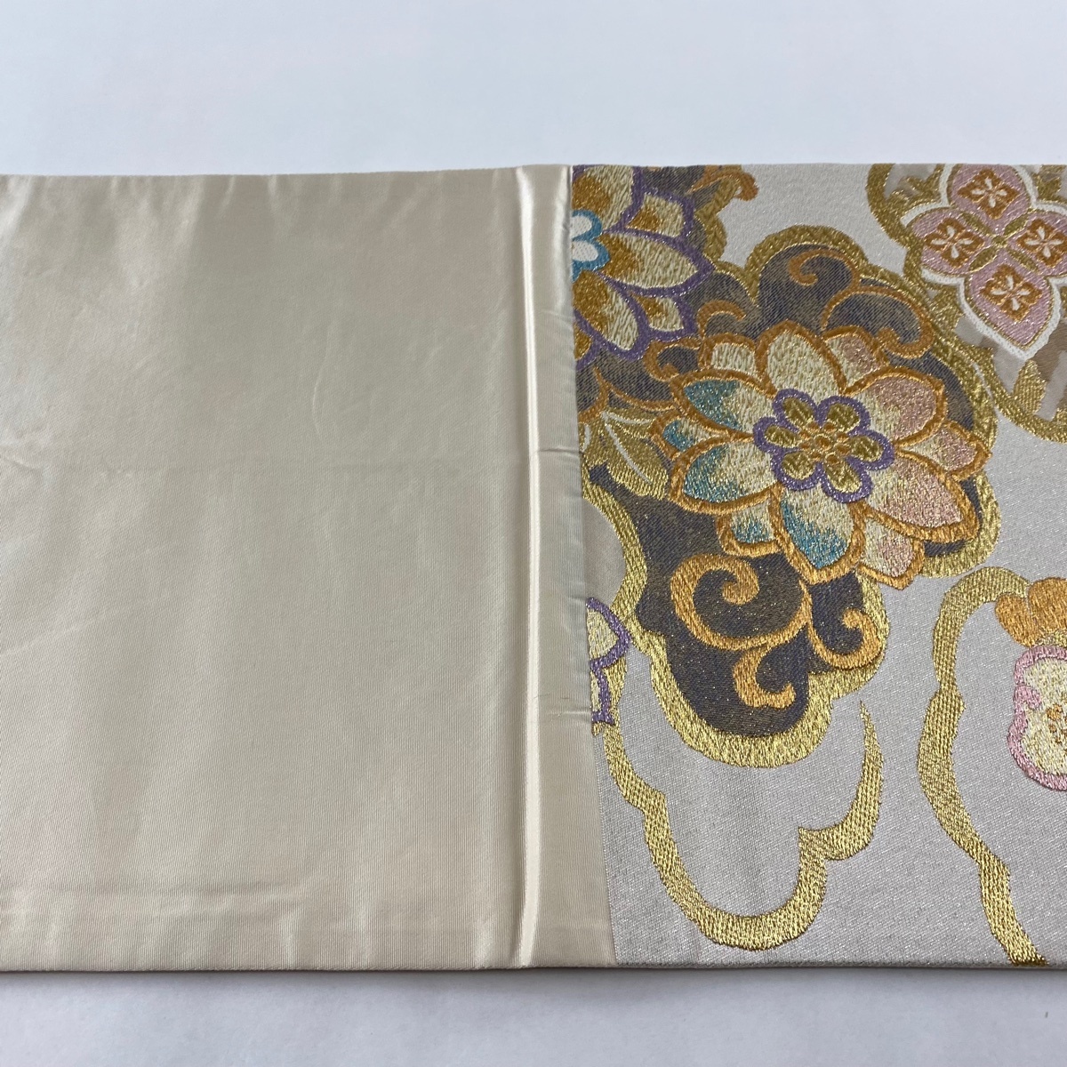 袋帯 美品 秀品 落款 華文 草花 金糸 箔 ベージュ 六通 正絹 【中古 