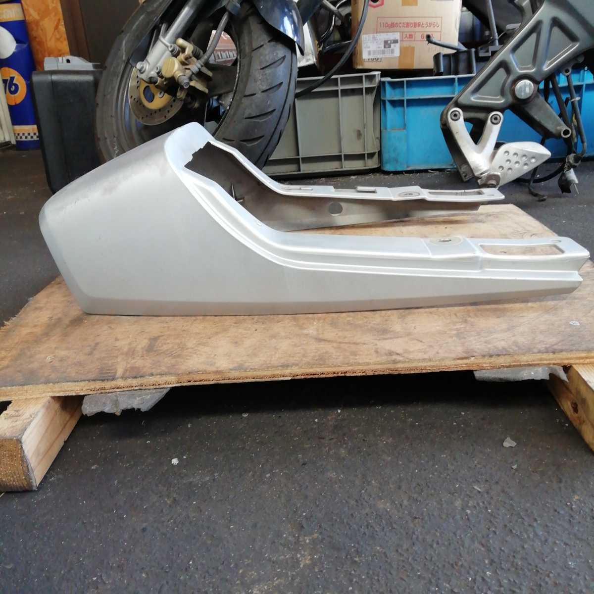 スズキ gsx250e ゴキ　純正外装 スズキ GSX250E GJ51B(ゴキ) リアカウル 中古 当時物!GSX250EゴキGJ51B