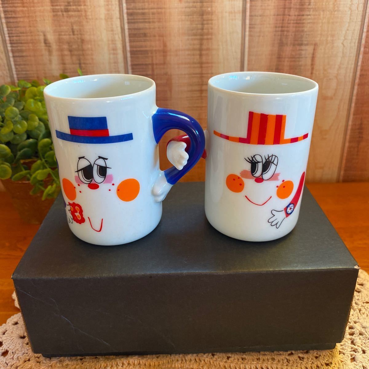 Fujika カップルマグカップ ロング 帽子 昭和レトロ ペアマグカップ 腕組み なかよし レトロポップ 箱入り ファンシー雑貨 レトロポップ 陶磁製 売買されたオークション情報 Yahooの商品情報をアーカイブ公開 オークファン Aucfan Com