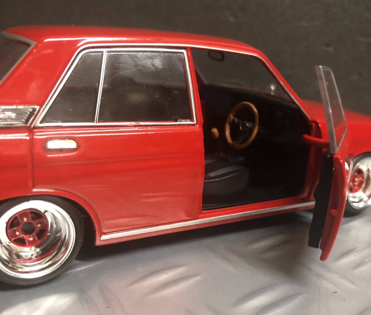 国産名車 1/24 ダットサンブルーバード 510 カスタム 旧車 ミニカー