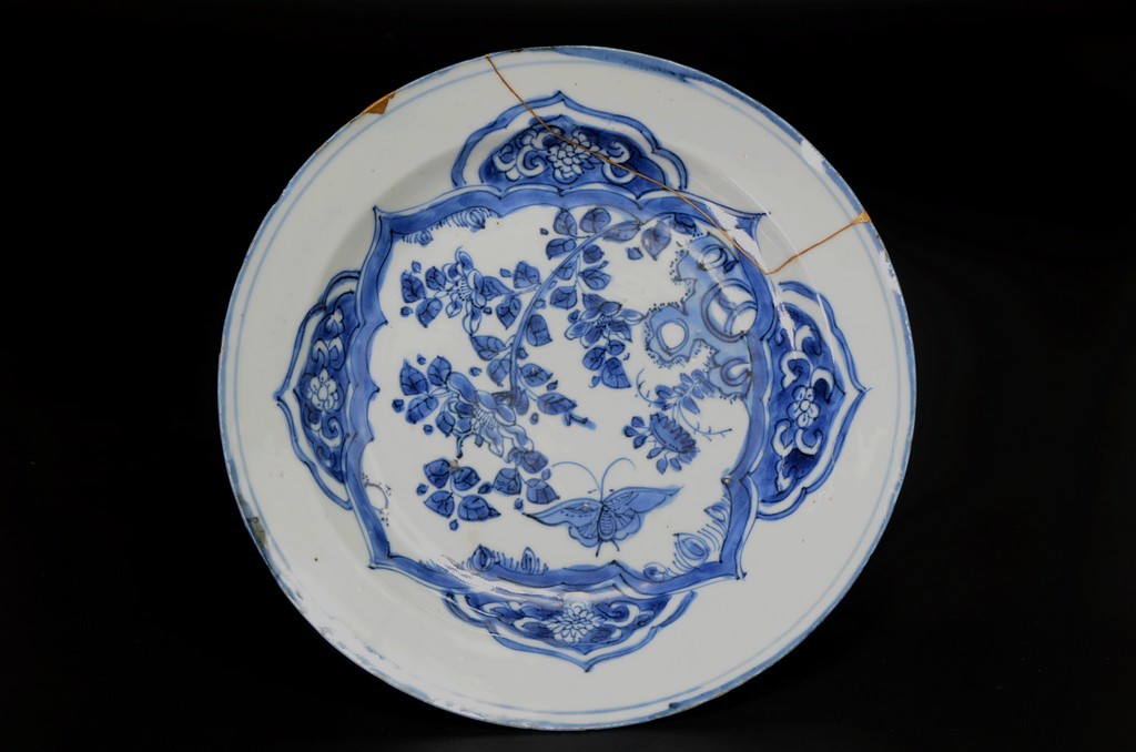 ◇ 古染付 窓絵蝶文皿 明時代 ◇ 茶道具 茶懐石 中国
