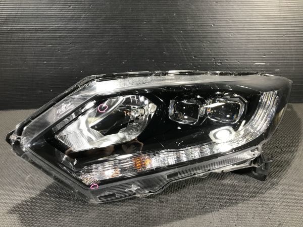 ★送料無料★33H023 ヴェゼル ハイブリッド RU3/4 LED 右ヘッドライト 印字11_1